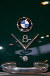 BMW 502, V8-Emblem auf der Heckklappe