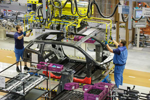 BMW i3 Produktion Werk Leipzig: Montage - Klebeprozess CFK-Dach