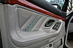 Alpina B12 6.0 mit typisch abgesteppter Innenverkleidung an der T�r