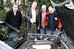 Hubertus (�Gandalf�, 2.v.l.) f�hrte seinen neuen, gebrauchten 740iL mit Umbau auf Gasantrieb vor