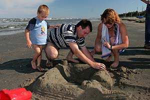 Robert, Harald und Brigitte bauen die Siegerburg