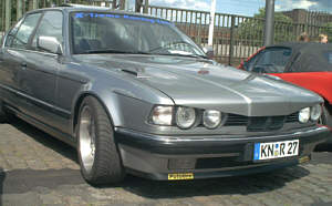 Bennis ("warp735") BMW 7er mit "bösen Blick", Bild vom Ur-Treffen im August 2001gehörte zu den Teilnehmern des Ur-7er-Treffens, aus dem der Rhein-Ruhr-Stammtisch entstand