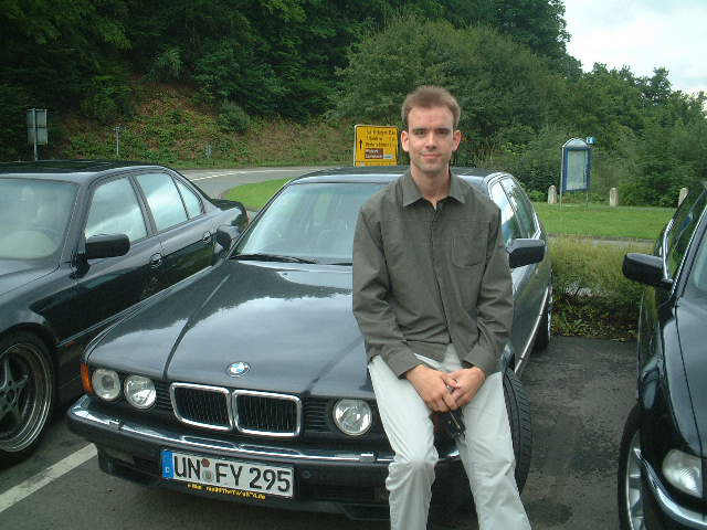Matthias Schütt mit seinem BMW 750iL (E38)