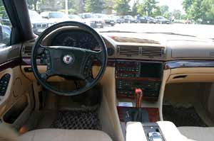 Cockpit des BMW Alpina B12 6.0 (E38)