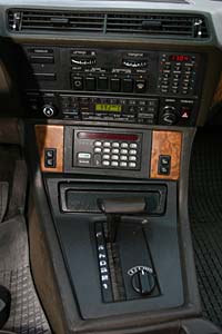 Mittelkonsole im BMW 7er (E23) mit B-Netz Autotelefon