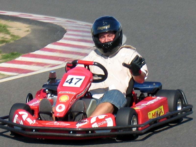 Rudi (rednose) im Kart auf der Michael Schumacher Kartbahn
