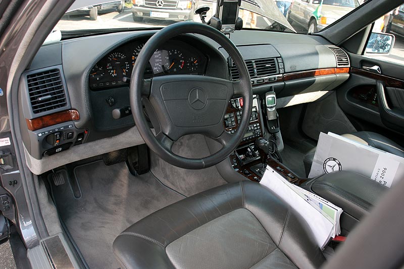 Erichs Mercedes S 500, Blick in den Innenraum vorne