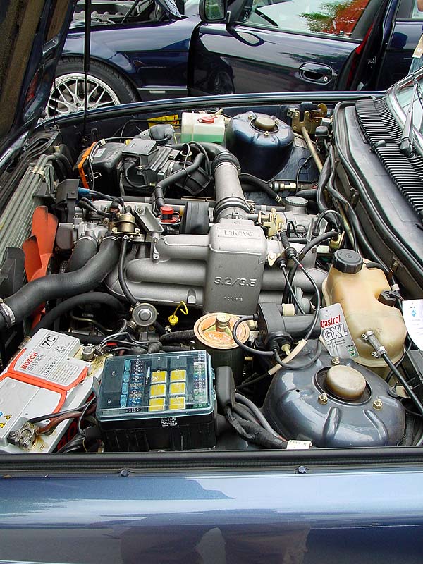 BMW 745i (E23), Motorraum