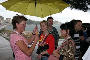Der Regen in Porec konnte den Spaß nicht nehmen: Linde, Jessica, Marc, Ursula und Stefan