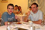 Daniel und Rolf-Jürgen beim Abendessen im Hotel