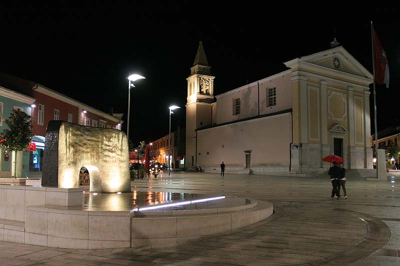 Marktplatz in Porec bei Nacht