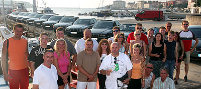 Gruppenfoto der Sternfahrt-Teilnehmer im Hafen von Porec