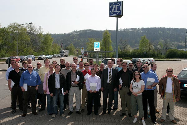 Gruppenfoto der ZF-Werksbesichtigung-Teilnehmer