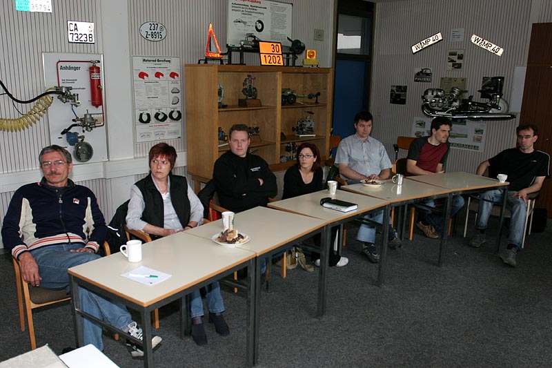 Teilnehmer im Schulungsraum der Bereitschaftspolizei in Wuppertal