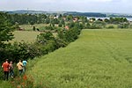 Blick auf die Ausflugs-Teilnehmer und den Uckersee