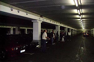 nach unwetterartigen Regen parkten die Teilnehmer ihre Autos zunchst in einer Tiefgarage