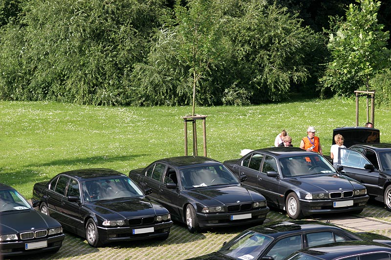 7er-Parkplatz in Wegberg, umgeben von einem Park