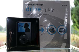 Der Hauptpreis der Tombola: ein iPod 30 GB Video mit harman kardon drive + play Kit