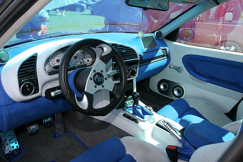 blauer Innenraum mit blau getnten Scheiben im BMW 3er (E36)