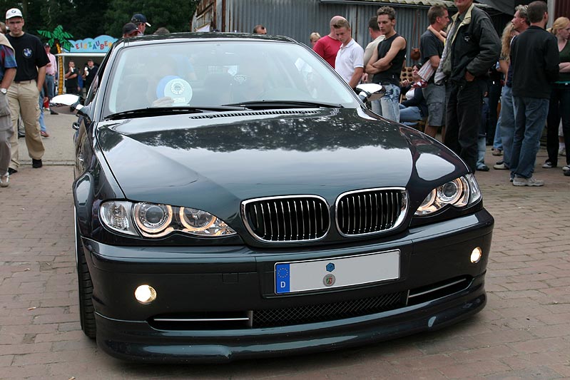 mit Standlichtringen modif9zierter BMW 3er (Modell E46)
