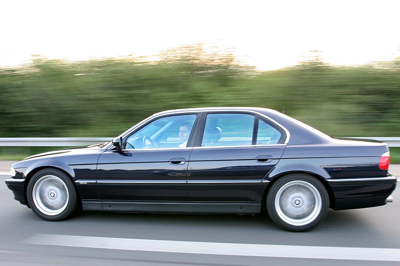 Stefans („jippie”) BMW 740i (E38) auf dem Weg von Pauls Bauernhof nach Hause in Dortmund
