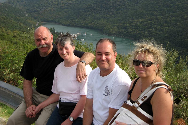 die Vier vom Limski-Fjord: Wolfgang (Wlfi) mit Karin, Rudi (rednose) und Karina