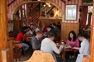 Stammtisch im Karl-May-Saloon in Dresden