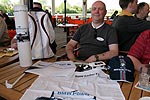 Ralfs Gewinn beinhaltete ein reichhaltiges Starter-Paket, das u. a. eine BMW-Kappe enthielt mit Schriftzug BMW Raceclub Member