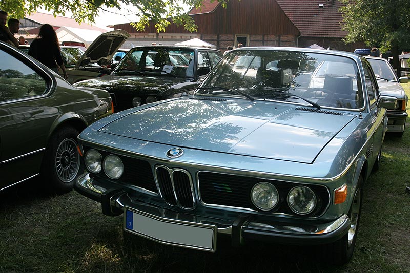 BMW 2,5 CS (E9) auf Pauls Bauernhof