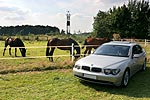 BMW 7er der Modellreihe E65 auf Pauls Bauernhof