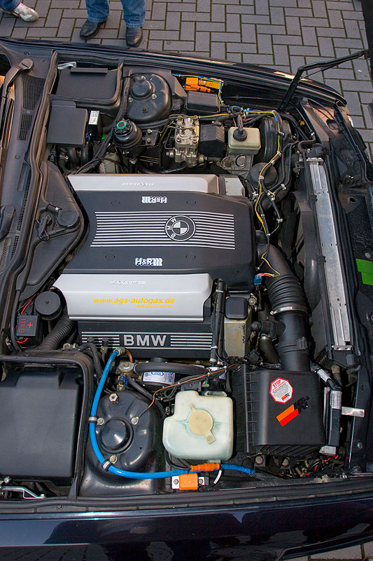 BMW 730i V8 (E32), Motorraum