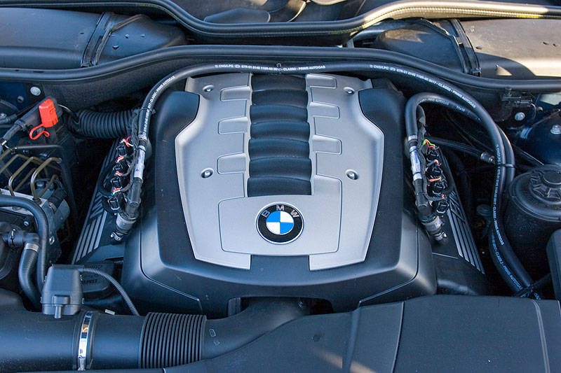 V8-Motor mit Gas-Anlage im BMW 740i (E65) von Paul (Pavlos)