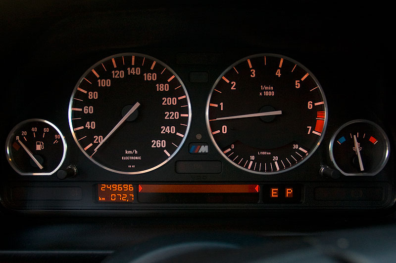 BMW 730i V8 (E32), Tacho
