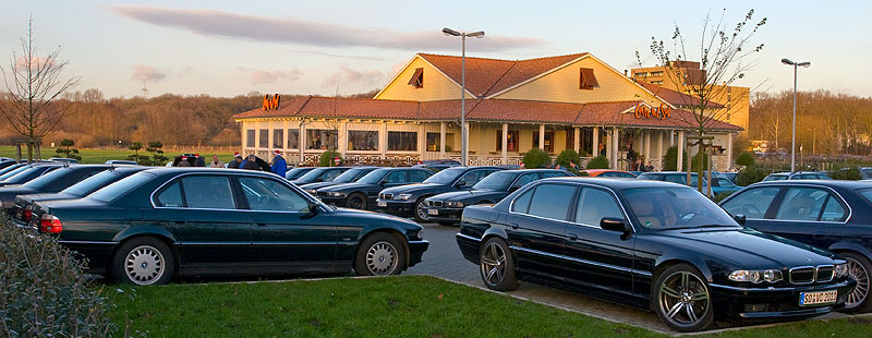 BMW 7er Parkplatz vor dem Caf del Sol