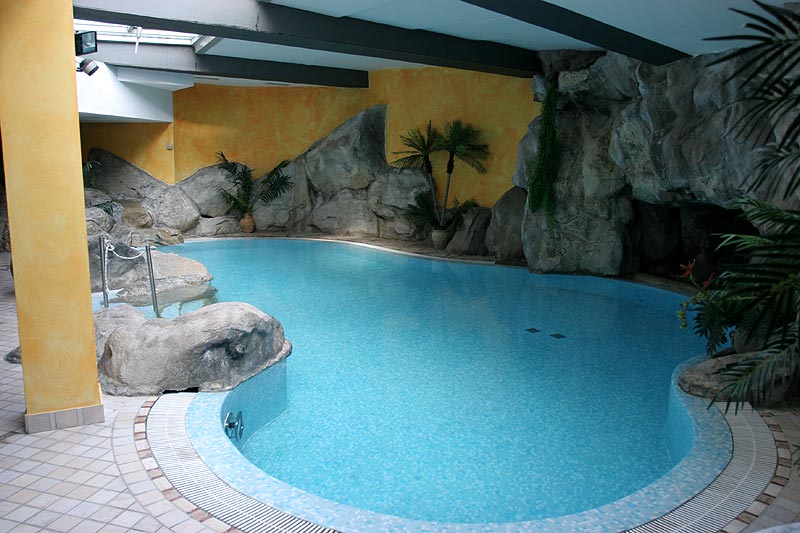 Schwimmbad im Hotel Continental in Torbole