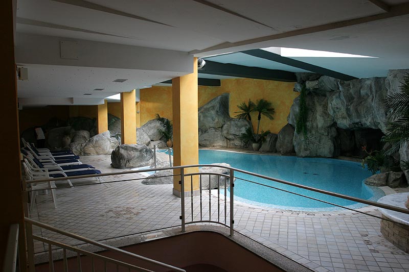 Schwimmbad im Hotel Continental in Torbole