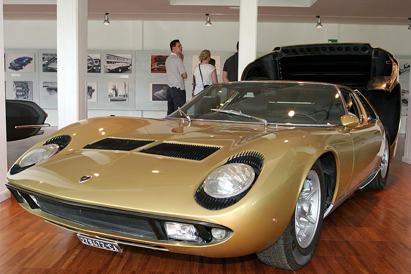 Lamborghini Miura S, 338 mal gebaut von 1969 bis 1971, 4 Liter-V12-Motor, 370 PS, 285 km/h
