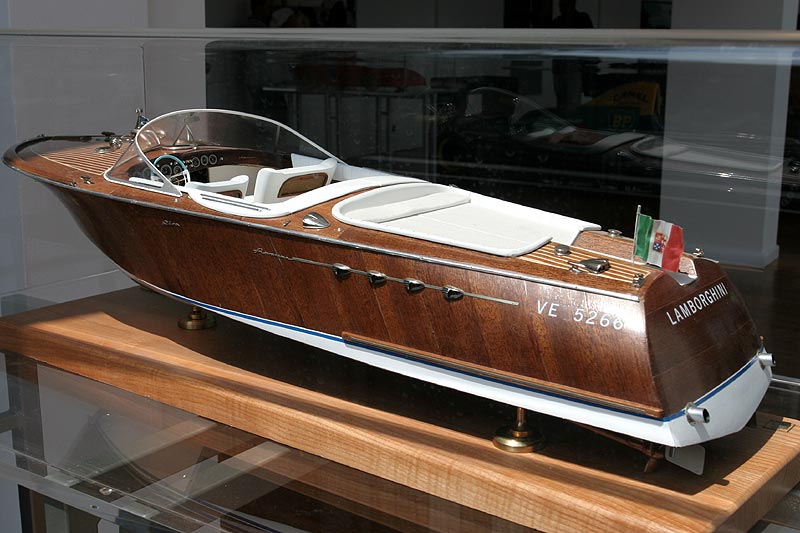 Lamborghini Modell eines Schnellbootes