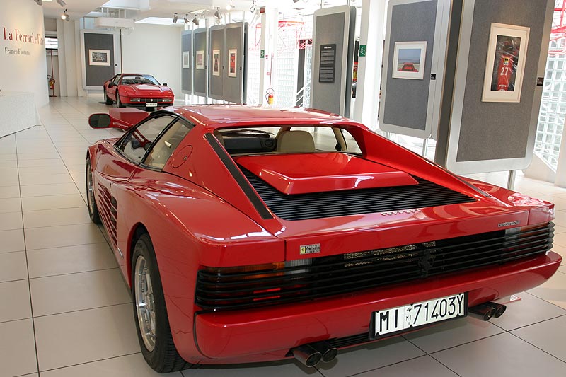 Ferrari Testarossa aus dem Jahr 2984, 5-Liter-V12-Motor, 390 PS