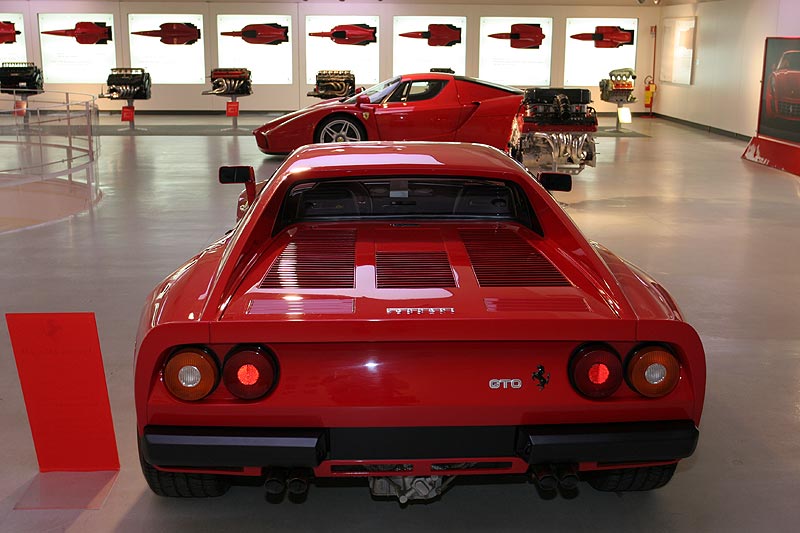 Ferrari 288 GTO aus dem Jahr 1984, 2.9-Liter-V8-Motor, 400 PS