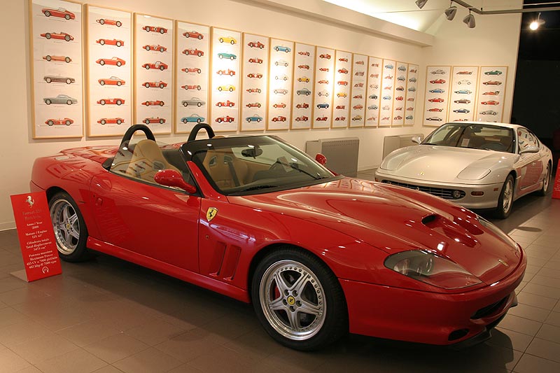 Ferrari 550 Barchetta aus dem Jahr 2000, V12-Motor, 5.473 cccm, 485 PS bei 7.000 U/Min.