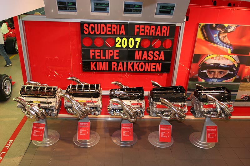 weitere Ferrari F1-Motoren im Ferrari Museum in iMaranello