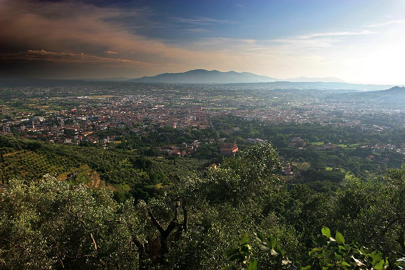Blick von Montecatini Alto auf Montecatini Terme und Umgebung