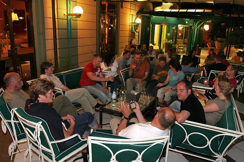 Sternfahrt-Teilnehmer abends am Hotel Beleverde