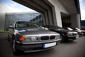 Auf dem Parkplatz stellten die 7-forum.com Mitglieder ihre Fahrzeuge am BMW Werk Leipzig ab