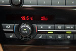 BMW 750i (F01), Klima-Anlage, Black-Panel-Display in der Mittelkonsole 