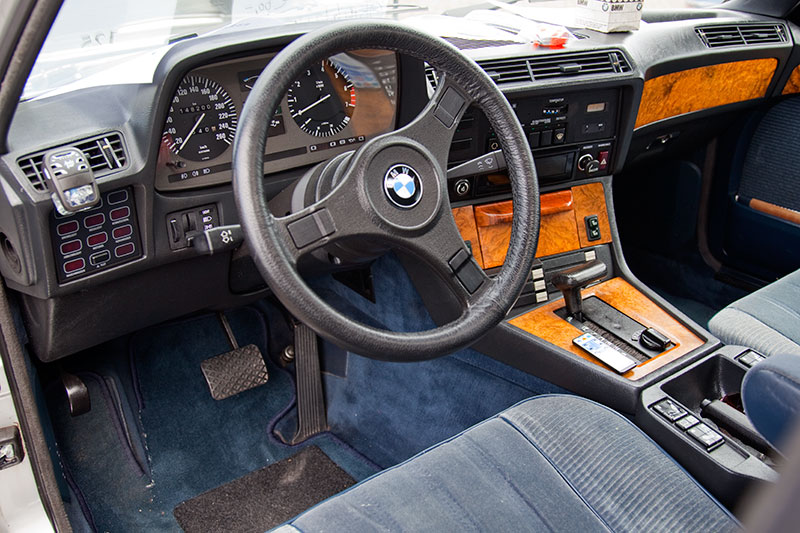 BMW 735i (Modell E23), Blick in den Innenraum