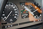 BMW 735i (Modell E23), Tachometer