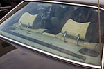 Hutablage mit manuellem Heckrollo im BMW 735i (Modell E23) 