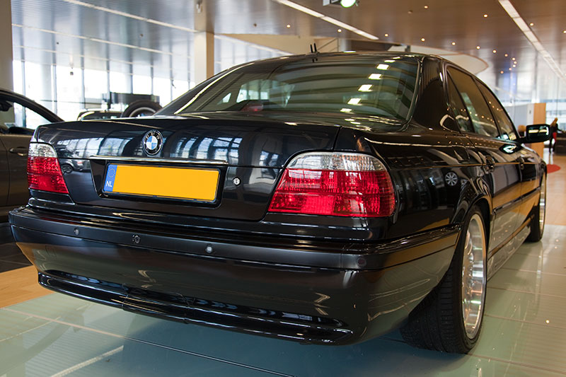 BMW 750iL (E38) von Frans, ausgestellt im Show-Room des BMW Autohauses Ekris